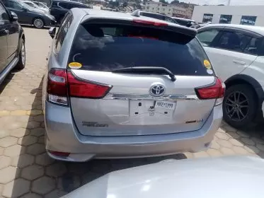 Toyota Fielder hybrid 