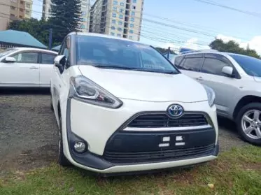 Toyota Sienta Hybrid