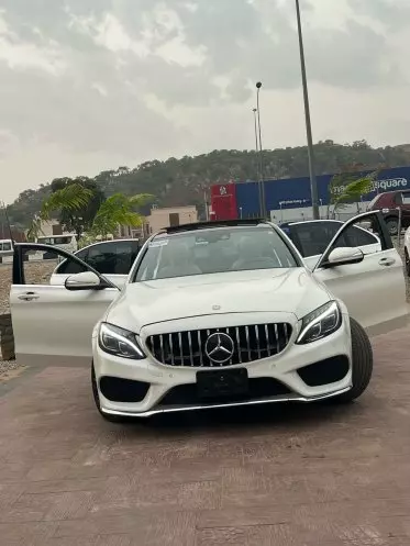 Mercedes-Benz C400