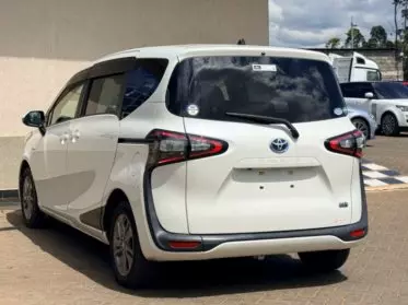 Toyota Sienta Hybrid