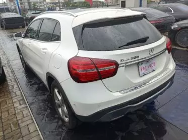 Mercedes-Benz GLA 200