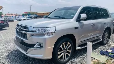 Toyota  Land Cruiser VXR V8