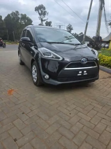 Toyota Sienta Hybrid 