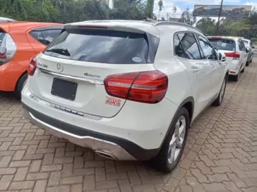 Mercedes-Benz GLA 220