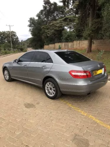 Mercedes-Benz E200