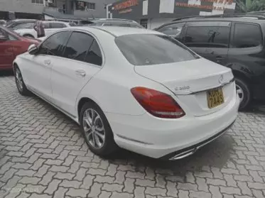 Mercedes-Benz C200