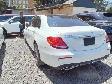 Mercedes-Benz E 200