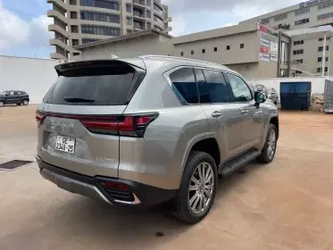 Lexus LX 600
