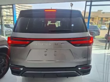 Lexus LX 600
