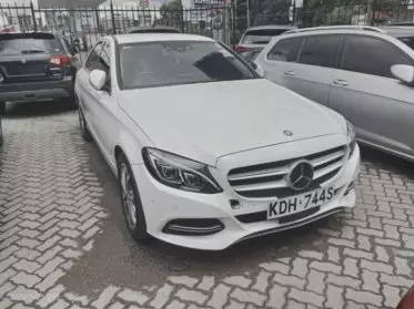 Mercedes-Benz C200