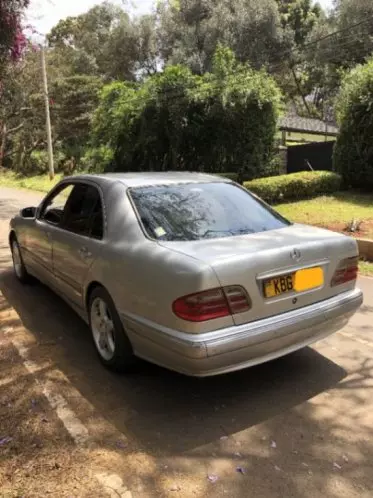 Mercedes-Benz E 240