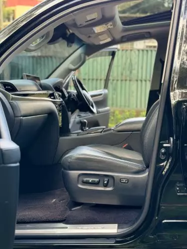 Lexus LX 570