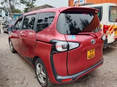 Toyota Sienta