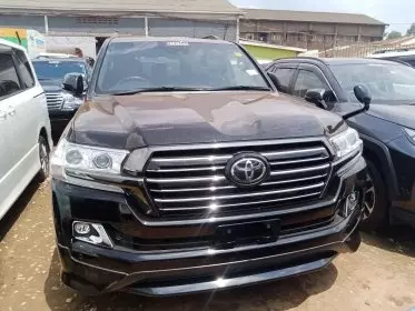 Toyota Landcruiser  V8