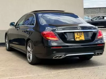 Mercedes-Benz E200
