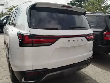 Lexus LX 600