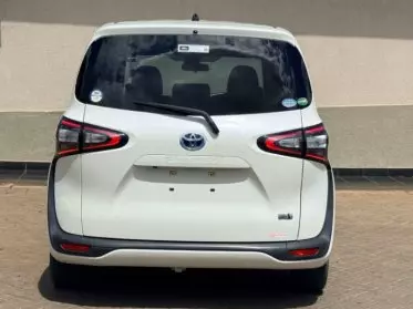 Toyota Sienta Hybrid