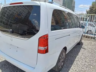 Mercedes-Benz V 220