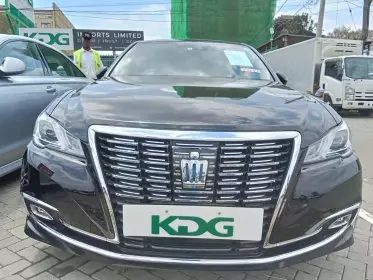Toyota Crown Royal saloon Hybrid 