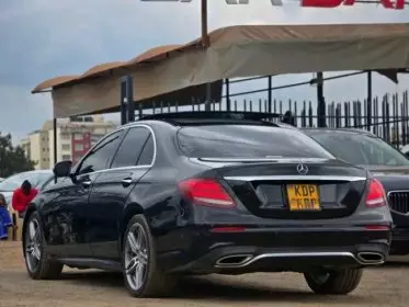 Mercedes-Benz E200