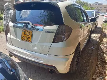 Honda Fit shuttle hybrid