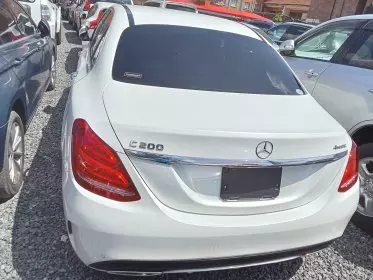 Mercedes-Benz C200
