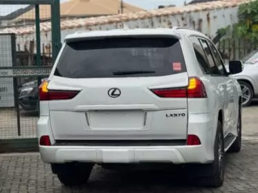 Lexus 570