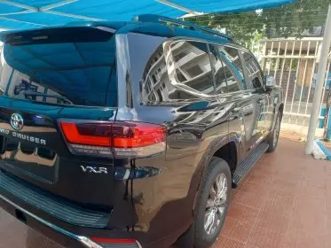 Toyota  Land Cruiser VXR V8