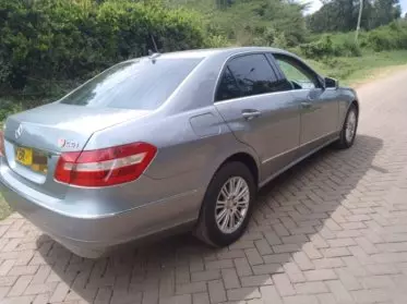 Mercedes-Benz E200