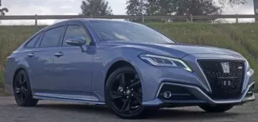 Toyota Crown Royal saloon Hybrid