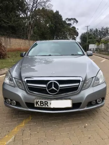 Mercedes-Benz E200