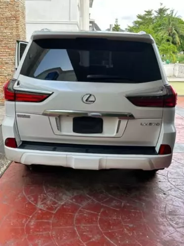 Lexus LX 570