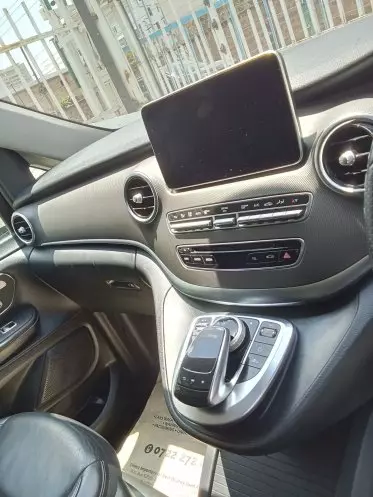 Mercedes-Benz V 220