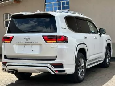 Toyota LAND CRUISER 300 LC300