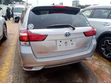 Toyota Fielder hybrid 