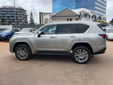 Lexus LX 600