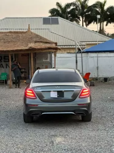 Mercedes-Benz E 300