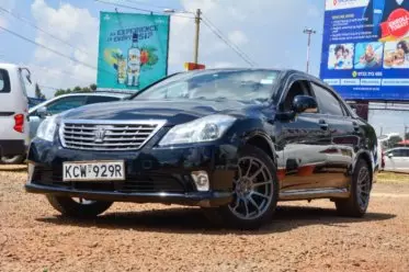 Toyota Crown Royal saloon 