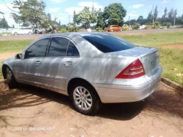 Mercedes-Benz C 230