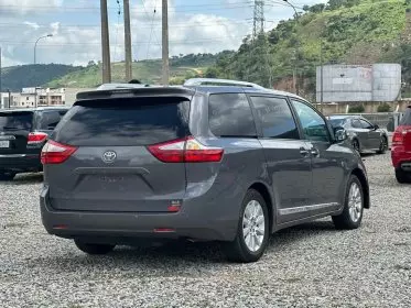 Toyota Sienna