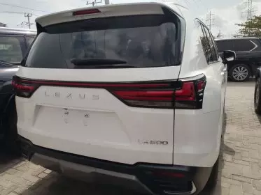 Lexus LX 600