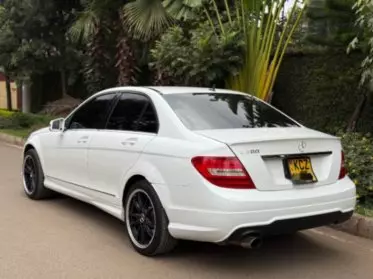 Mercedes-Benz C200