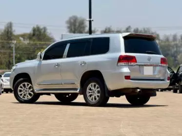 Toyota Land Cruiser V8