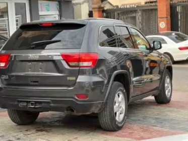 JEEP Laredo