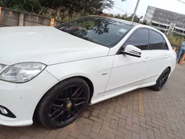 Mercedes-Benz E 200