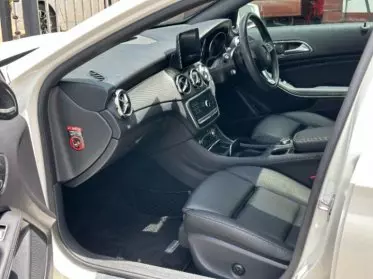 Mercedes-Benz GLA 220