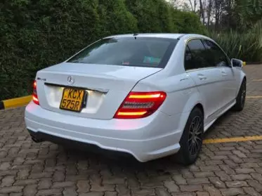 Mercedes-Benz C 180