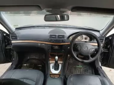Mercedes-Benz E200