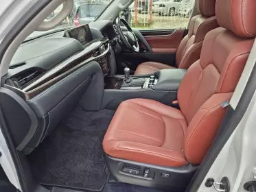 Lexus 570
