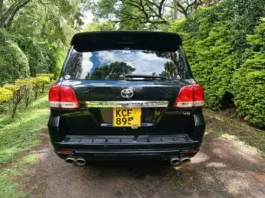 Toyota Land Cruiser V8